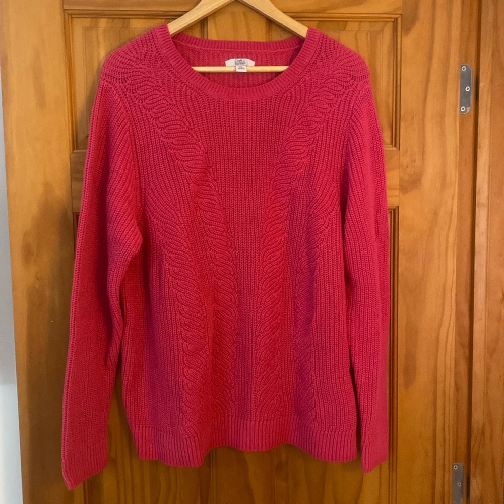 This casual Croft & Barrow sweater in a flattering pink shade is a size XXL.